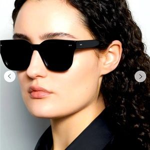 Chimi 04 black sunglasses.